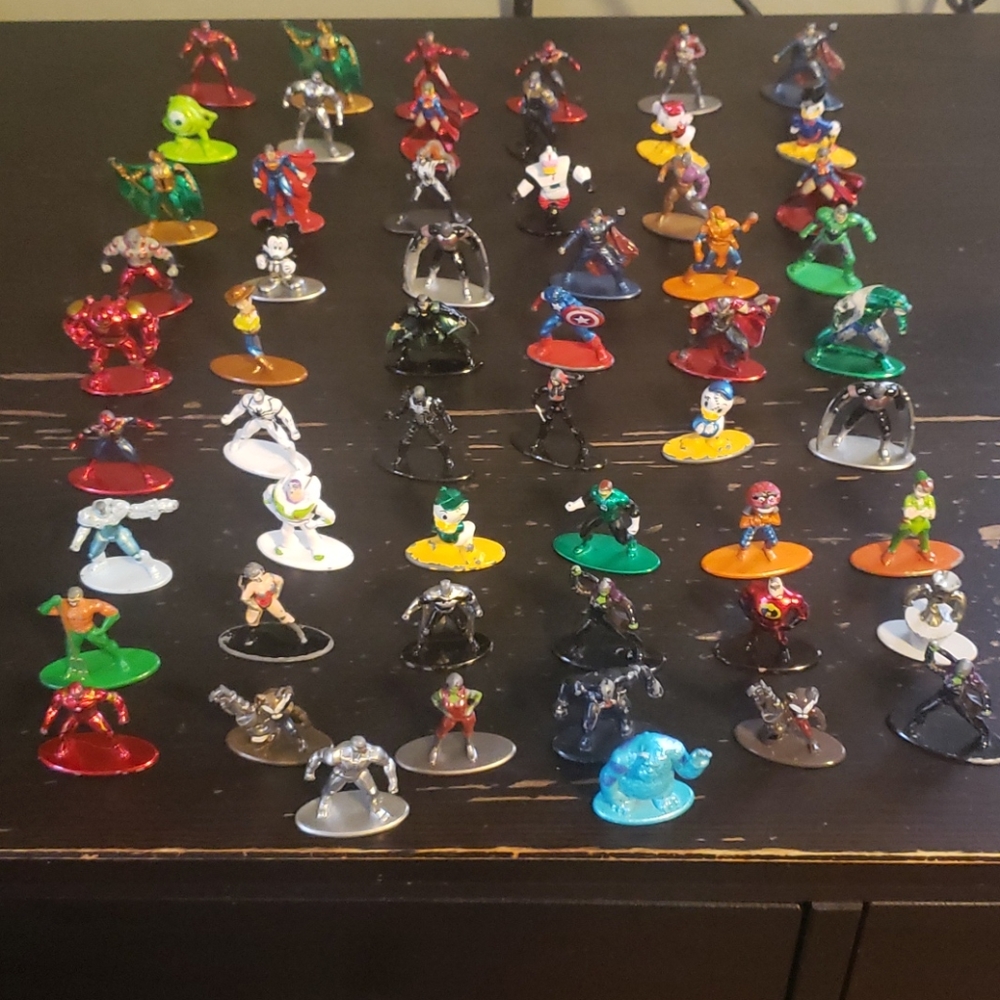 Diecast small figurines